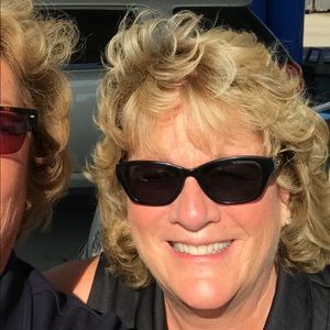 Meet your Posher, Lorie